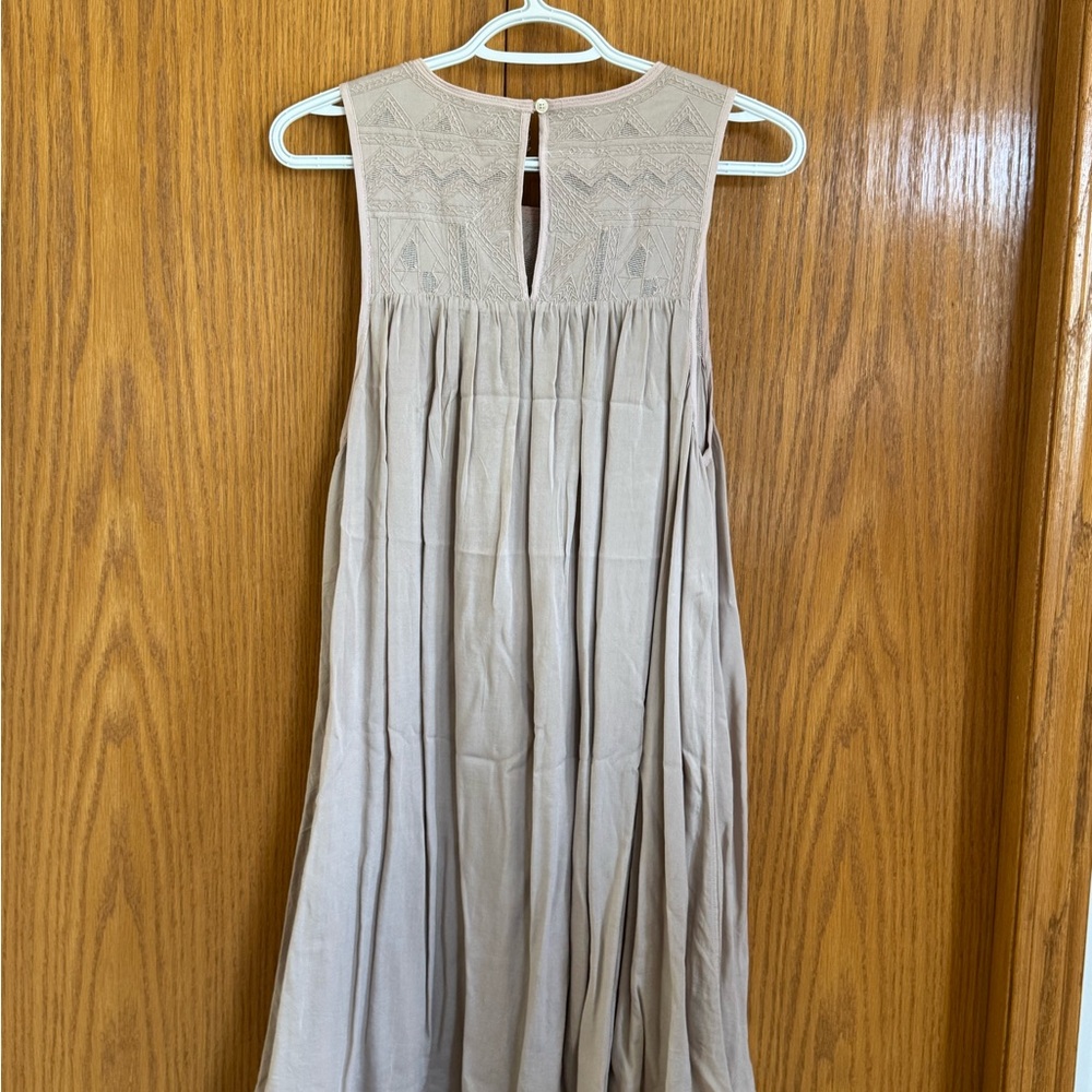 Sleeveless Tan Wilfred Dress - Picture 2 of 3